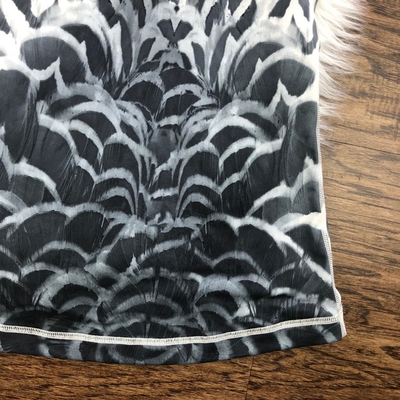 Lululemon Floral Mesh Fabric Tank Top - Picture 3 of 7